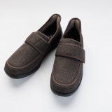 ダークブラウン