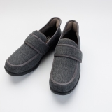 チャコールグレー