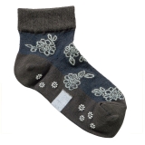 チャコールグレー