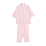 サーモンピンク