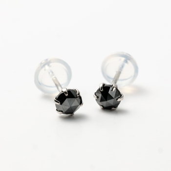 プラチナ ブラックダイヤ0.30ct ピアス！ プラチナブラックダイヤ0．3ctピアス: スクール・ホビー