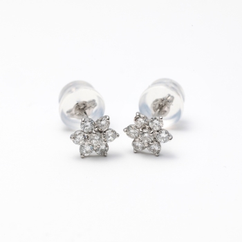 プラチナ　０．３ｃｔフラワーピアス（鑑別カード）