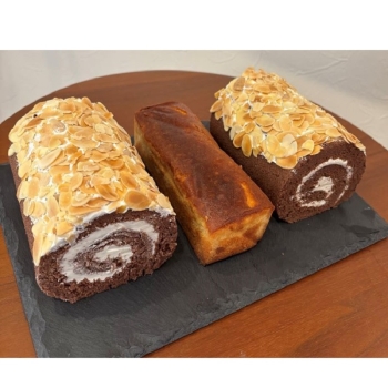 アーモンドロールケーキ（ココア）2本とブランデーケーキのセット