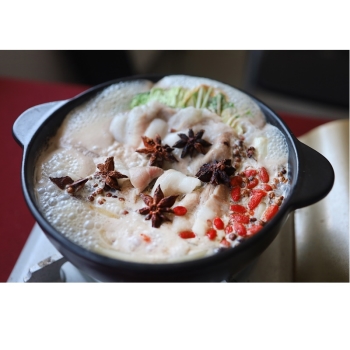 【高知・香川お取り寄せ】しゃぶ亭まる　オリーブ豚薬膳コラーゲン鍋２人前