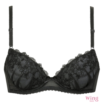 ウイング　ティーンブラ　カップは広めのワイヤーとやわらかい素材で、成長期のバストをふんわり包む