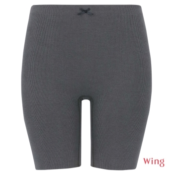 あったか毛パン　３分丈　薄手でよく伸びてアウターにひびきにくい