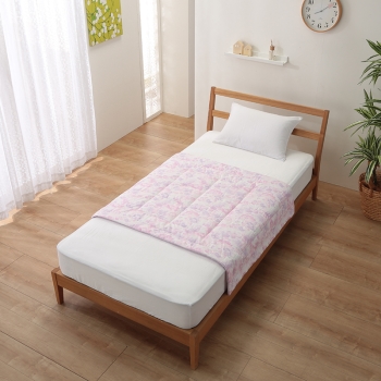 西川のキルトケット　ハーフ　ムレにくく肌触りとろふわ