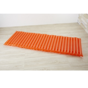 コンパクトに折り畳めるエアマット　ＡＢＯ－１８１