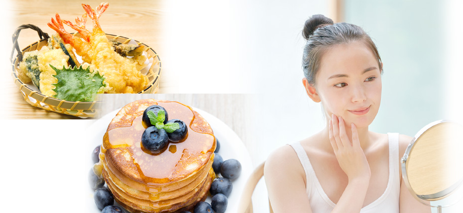 天ぷら、パンケーキ、スキンケをする女性